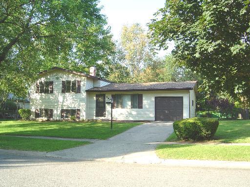 996 Darlington, Crystal Lake, IL 60014