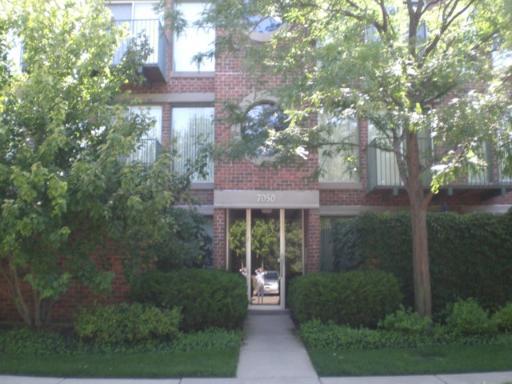 7050 Arbor Ln. #302, Northfield, IL 60093
