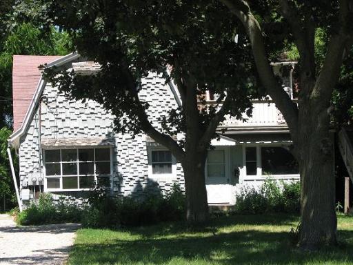 612 Oak St., Woodstock, IL 60098