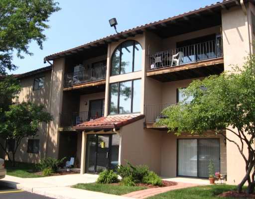 21W581 W North Ave. #24, Lombard, IL 60148