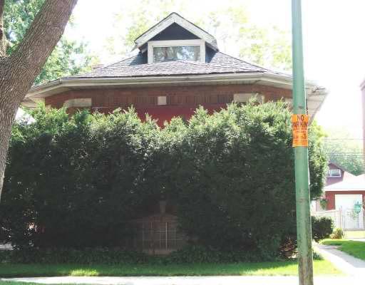 8049 S Paxton Ave., Chicago, IL 60617
