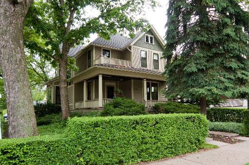 100 N Spring Ave., La Grange, IL 60525