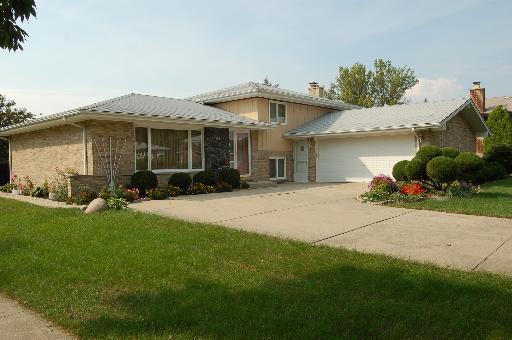 7808 Blackberry Ln., Willowbrook, IL 60527