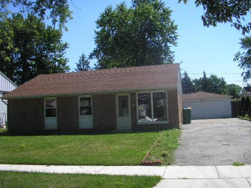 743 Hillcrest Dr., Romeoville, IL 60446