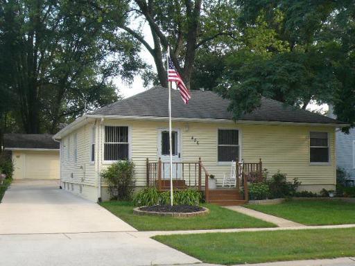450 Douglas St., Oswego, IL 60543
