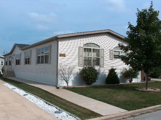 1058 Woodlawn Dr., Manteno, IL 60950