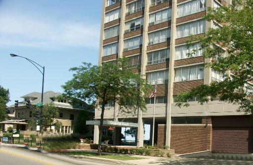 6171 N Sheridan Rd. #1012, Chicago, IL 60660