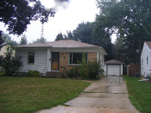 16 S Evanslawn Ave., Aurora, IL 60507