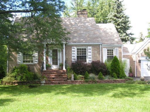 9522 Greenwood Dr., Des Plaines, IL 60016