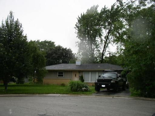1932 E Elmwood Cir., Arlington Heights, IL 60004