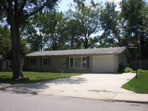 67 E Circle Dr., Montgomery, IL 60538