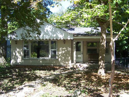 303 Oakwood Dr., Geneva, IL 60134