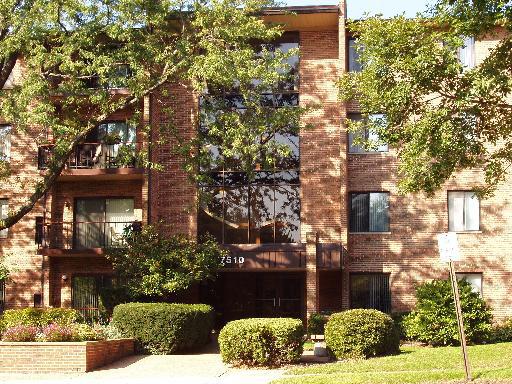 7510 Farmingdale Dr. #105, Darien, IL 60561