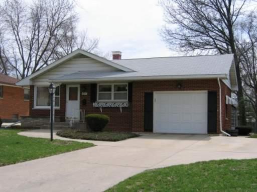 617 Pine Ave., Aurora, IL 60505