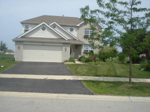 2122 White Thorn Dr., Aurora, IL 60503