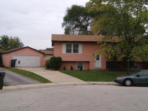 435 Sussex Ct., Park City, IL 60085