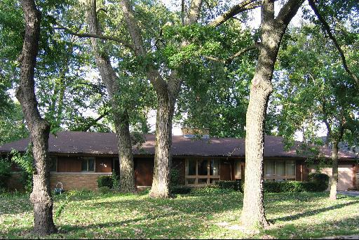 1000 Manor Dr., Wilmette, IL 60091