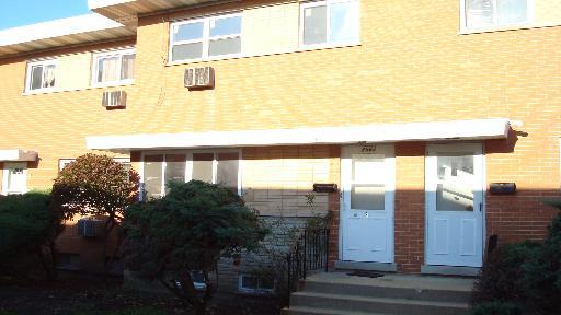 8662 Gregory Ln. #E, Des Plaines, IL 60016