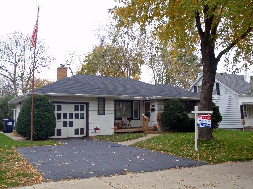 2122 Pearsall Pkwy., Waukegan, IL 60085