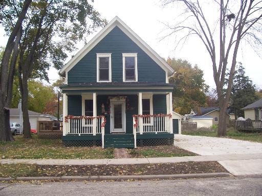 15 Michigan Ave., East Dundee, IL 60118