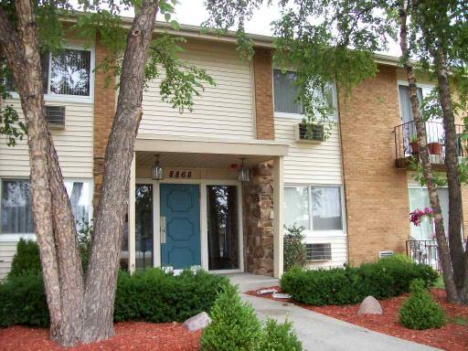 8868 S Kenneth Dr. #2C, Des Plaines, IL 60016