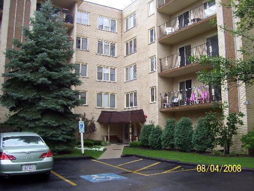 6433 W Belle Plaine Ave. #410, Chicago, IL 60634