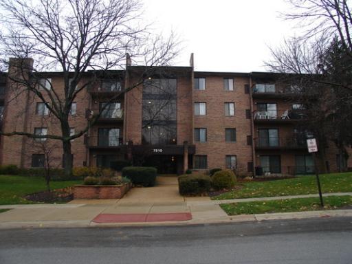 7510 Farmingdale Dr. #201, Darien, IL 60561