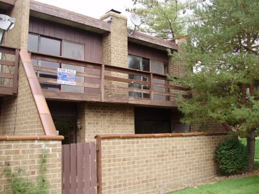 806 N Kenneth Cir., Elgin, IL 60120