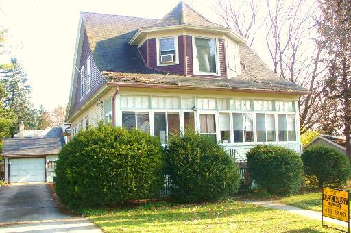 214 E 1st St., East Dundee, IL 60118