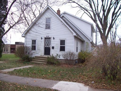 824 E Garden St., Dekalb, IL 60115