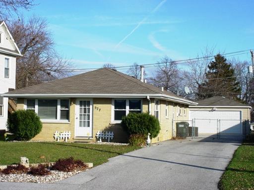 527 Oak Park Ave., Beecher, IL 60401