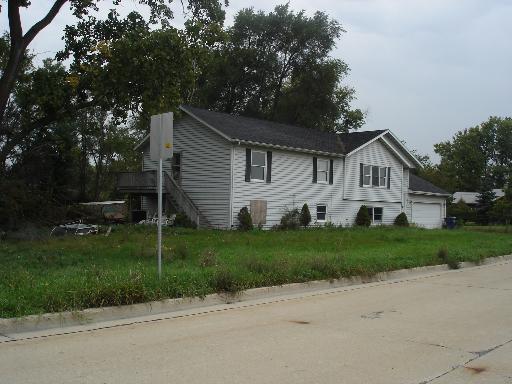 921 E Sunrise Cir., Addison, IL 60101