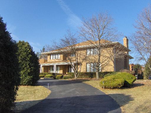 1886 Clover Dr., Inverness, IL 60067