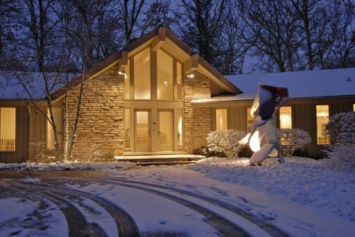 677 Driftwood Ln., Northbrook, IL 60062