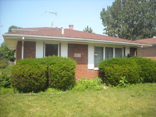 894 Mackinaw Ave., Calumet City, IL 60409