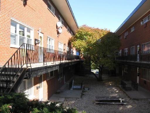 6915 N Ridge Blvd., Chicago, IL 60645