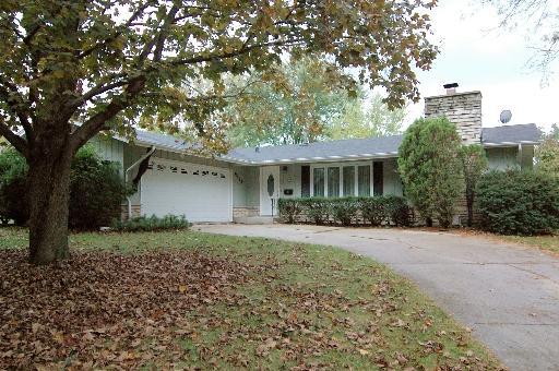 6625 Fairmount Ave., Downers Grove, IL 60516