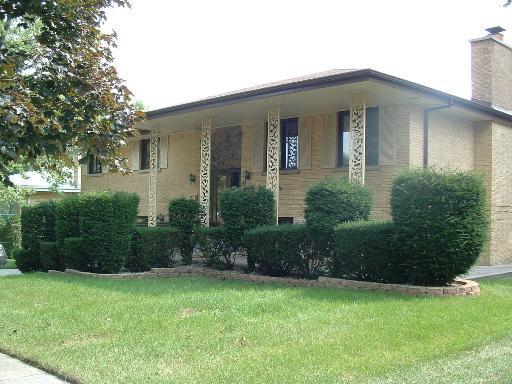 8701 W Orchard Dr., Hickory Hills, IL 60457
