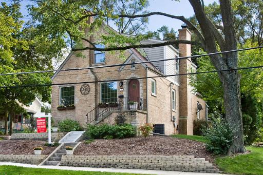 109 W Hillside Ave., Barrington, IL 60010