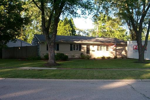 360 Oakwood Rd., Wauconda, IL 60084