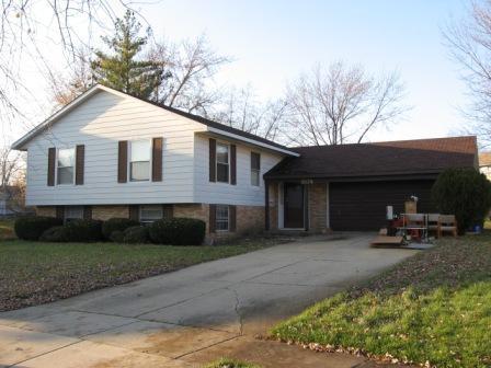 808 Robinson Ave., Streamwood, IL 60107
