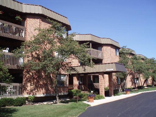6425 S Clarendon Hills Rd. #207, Willowbrook, IL 60527