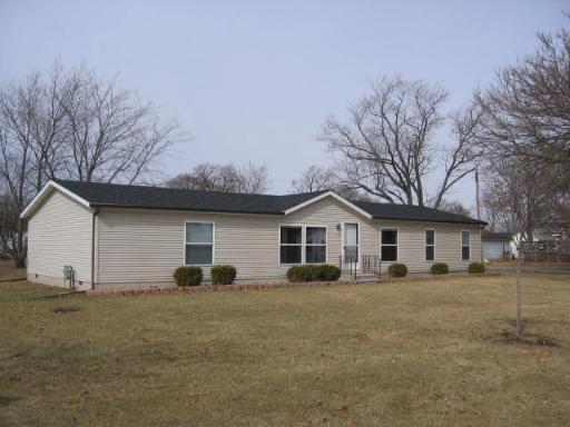 107 N Monroe St., Flanagan, IL 61740