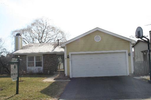 1017 S Fordham Way, Westmont, IL 60559