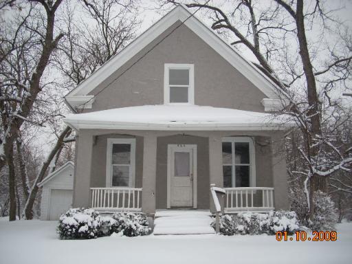 985 St Charles St., Elgin, IL 60120