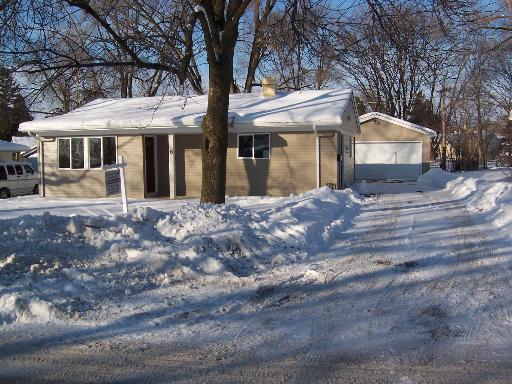 6 Sycamore Ave., Carpentersville, IL 60110