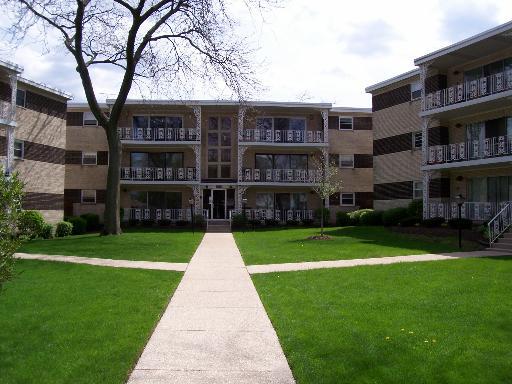 911 S 8th Ave. #11, La Grange, IL 60525