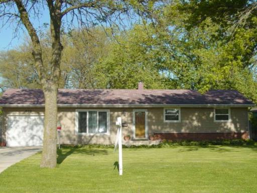 413 Sioux Ln., Carol Stream, IL 60188