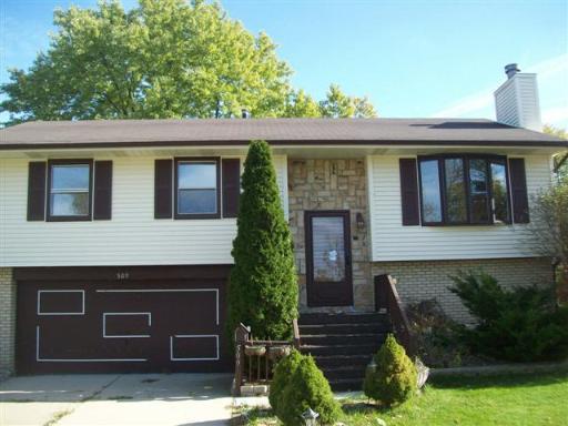 509 N Sherwood Dr., Streamwood, IL 60107