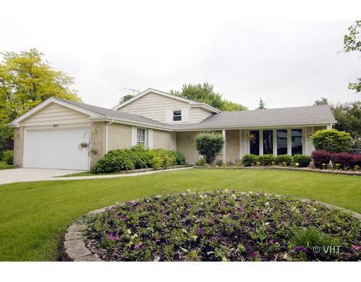 3023 N Huntington Dr., Arlington Heights, IL 60004